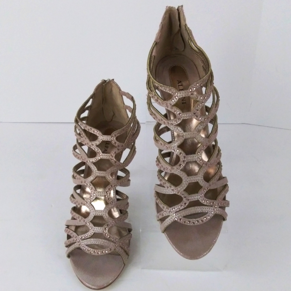 Alfani Erias strappy night sandals size 10M.